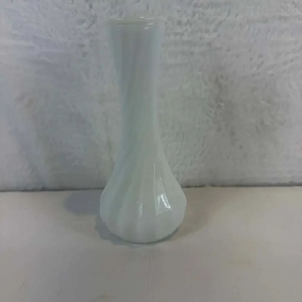 Vintage Hoosier Glass White Milk Glass Swirl Bud Vase 6” USA